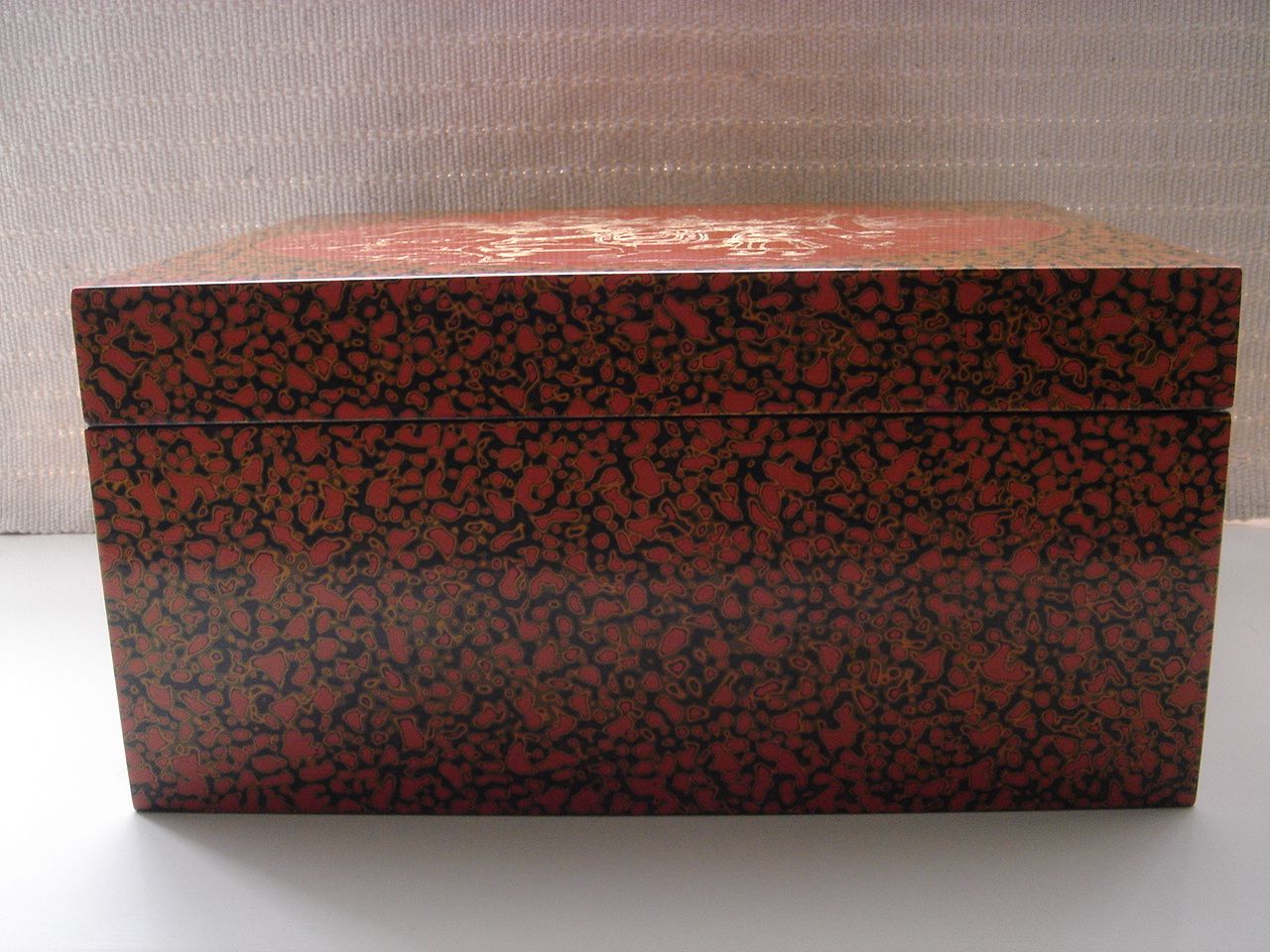 Picture of Xipiqi box, with function to magnify the view